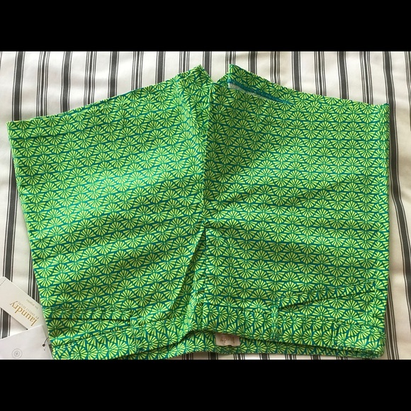 Laundry by Shelli Segal Shorts -Size 6 - Picture 3 of 4